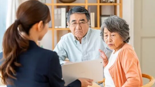 いまの加入内容がわからない…手取り47万円・53歳会社員の「時代遅れな保険」を見直すポイント【FPが解説】