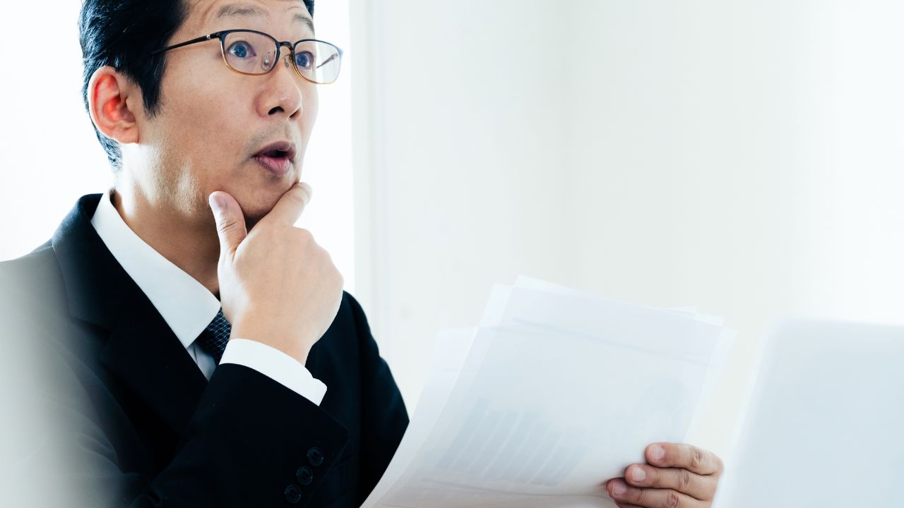 聞いていた金額と全然違う…父の葬儀で届いた「想定外の請求書」。〈月収37万円〉46歳長男が絶句した「オプション地獄」の全貌