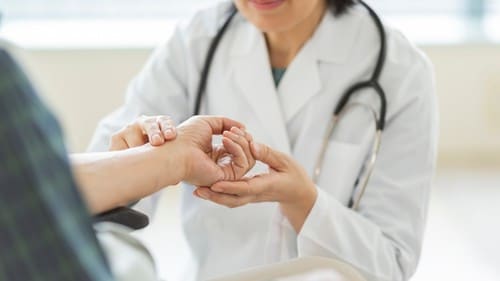 医師は診療だけをやっている存在では成り立たない。