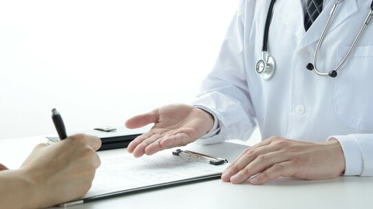 雇用契約作成のポイント…医師・看護師・医療事務…職種や雇用形態ごとに必ず入れておくべき「労働契約の基本事項」を解説