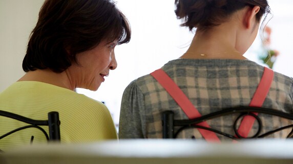 めっちゃ快適なんですけど！義実家への帰省をやめた〈40歳女性〉が気づいたお盆の負担と真実「10万円払ってお手伝いに行っていたのかな」