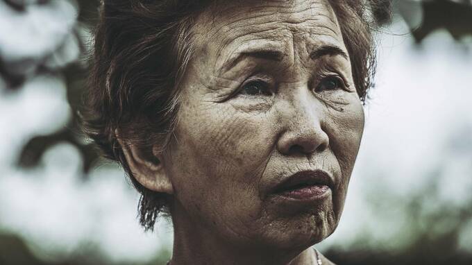 お母さん、もう無理。ごめんね？ 50代独身会社員女性、〈母の介護〉を期待する家族全員のまなざしに思わず「寒気」