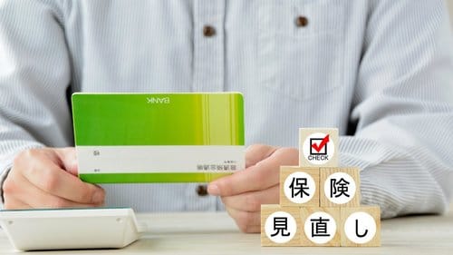 定年後、最も大きな支出になりそうな要素は、住居費と生命保険だという。（※写真はイメージです／PIXTA）