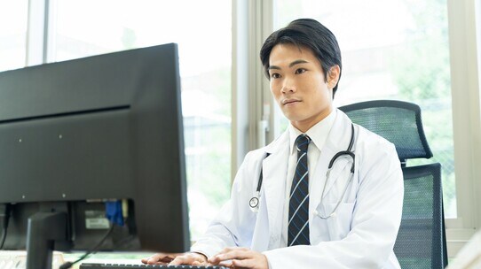 生涯年収は約4億円だが…医師こそ「不動産投資」をすべき理由