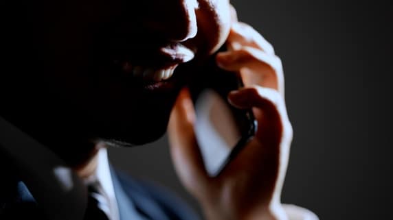 「夕方には逮捕状が…」年収530万円・35歳サラリーマンの昼休みが“地獄”に一変。見知らぬ番号からの着信で〈全財産〉を失ったワケ