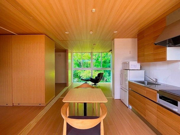 戸神ホームズの居室。夫婦でも余裕の暮らしが叶う、ゆったりとした空間