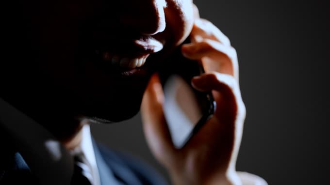 「夕方には逮捕状が…」年収530万円・35歳サラリーマンの昼休みが“地獄”に一変。見知らぬ番号からの着信で〈全財産〉を失ったワケ