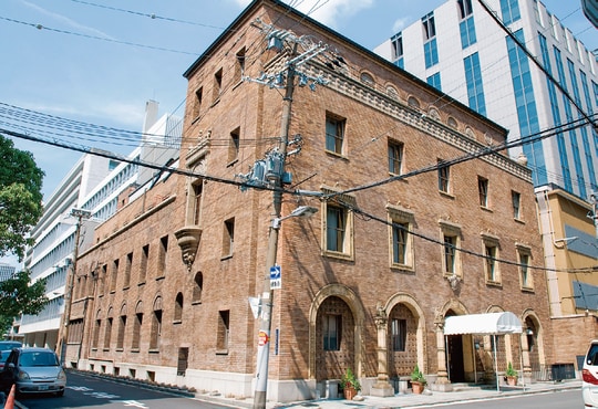 1924年　片岡建築事務所（安井武雄） 大阪市中央区今橋4-4 -11出所：『京都・大阪・神戸 名建築さんぽマップ増補改訂版』（エクスナレッジ）より抜粋