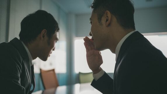 「オレが教えたとおりにやれば大丈夫だから」…部下を突き放し続けた結果→社長に対する「反対勢力」が拡大し深刻な溝が。社内に軋轢が広がる過程【起業奮闘記】