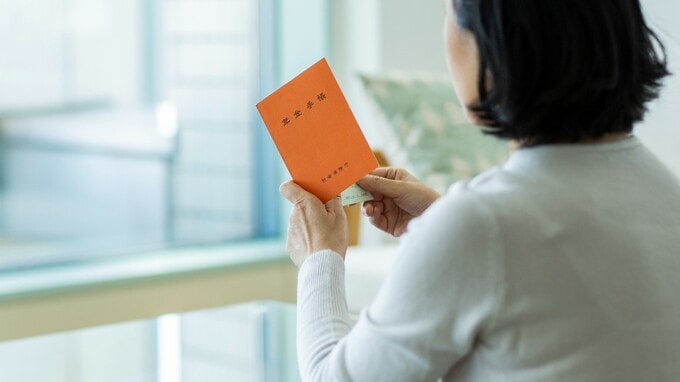 「1966年4月1日以前生まれの女性」は“もらい忘れ”に注意…通常の年金とは別の〈特別な年金〉の受給条件【FPが「特別支給の老齢厚生年金」を解説】
