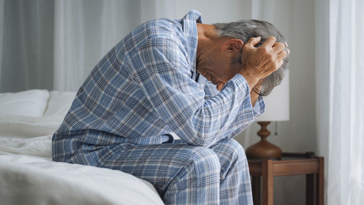「私、言ったんですよ。投資なんてやめておけと」退職金2,400万円・63歳元教師の男性、友人の忠告を聞かずに「投資デビュー」をした衝撃末路