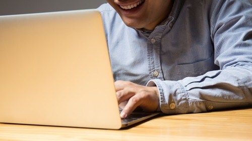 予備校の関係者が、生徒になりすまして、評判の良い口コミを書き込んでいたことが発覚した。（※写真はイメージです／PIXTA）