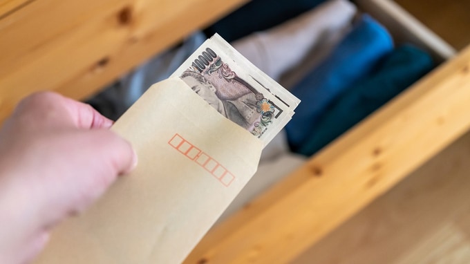 亡き母の〈タンス預金〉65万円発見→「バレないだろう」で大惨事…誘惑に負けた“実家暮らし長男”の末路【司法書士が警告】