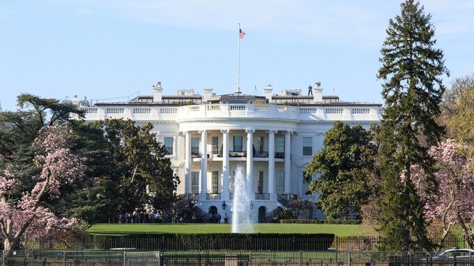 トランプ感染にかすんだ米雇用統計