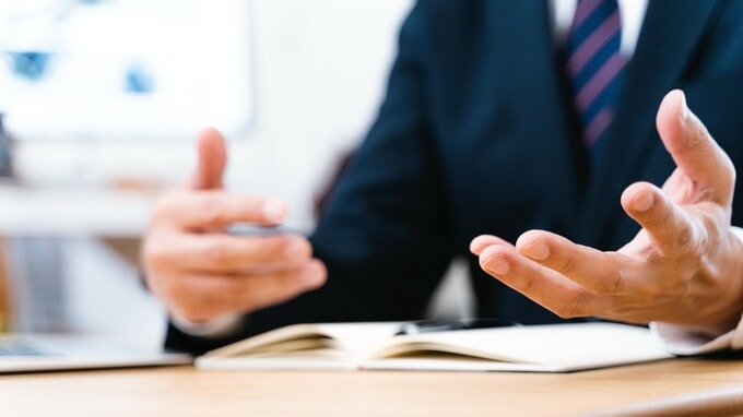 〈人を動かす交渉術〉“誰にでも効果を発揮する”魔法の問いかけ「何が必要ですか？」【イェール大学経営大学院助教が解説】