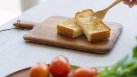 朝はパンっ（※画像はイメージです／PIXTA）