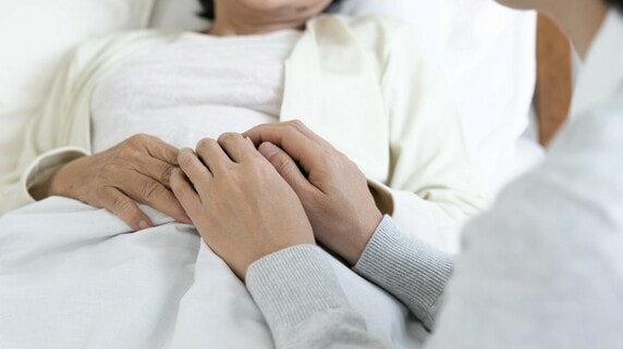 ママのお墓は、あなたの好きな場所に買っていいから…年収500万円弱の50代独身女性、2人暮らしだった母の「生前のお願い」をスルーしたワケ