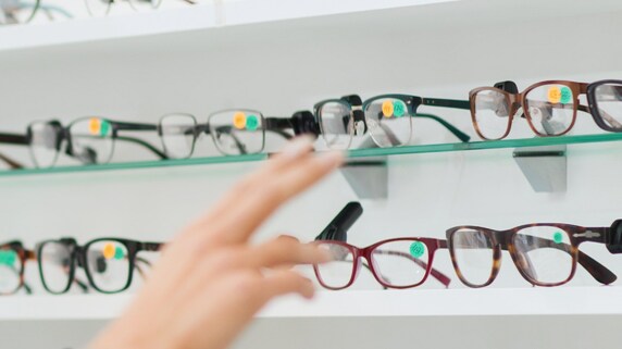 「メガネ店の視力検査と眼科の視力検査」は何が違う？眼科医が教える「目にいいメガネ」を作る手順