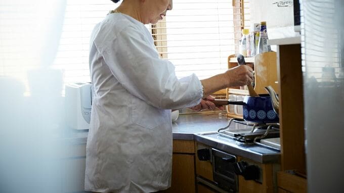 年収240万円・地味な暮らしの裏で「預金1億5,000万円」…69歳“団地のおばあちゃん”の知られざる素顔