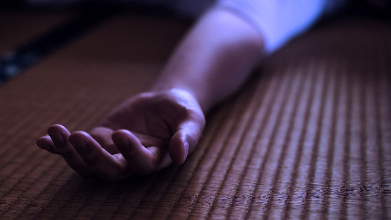 俺もそのうち誰にも気づかれず死ぬのか…実は多い「現役世代の孤独死」 年収270万円・氷河期世代52歳男性の鈍痛【FPが解説】