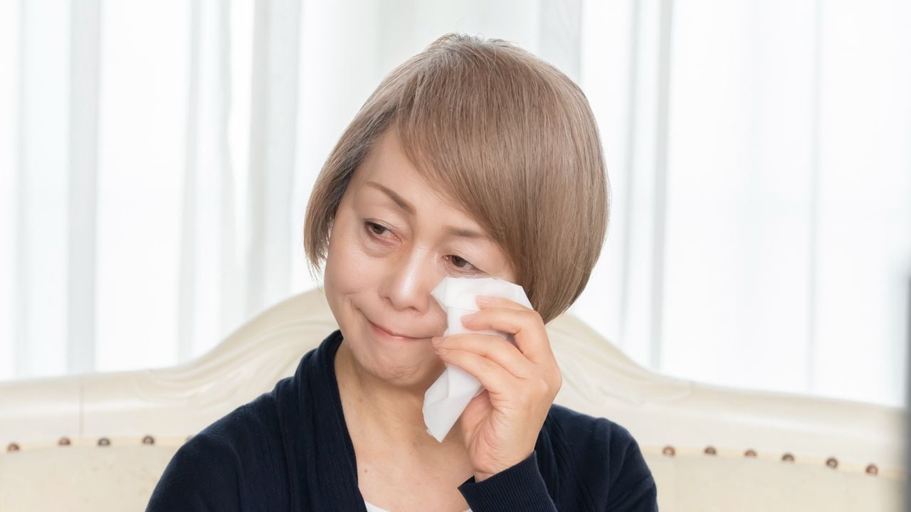 〈月収40万円〉45歳キャリア妻、47歳夫の急逝から息子2人を育て上げ、ようやく迎えた65歳で涙する「唖然の遺族年金額」