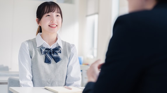 学力だけでは突破できない医学部入試…面接で「評価を下げてしまう受験生」の共通点と志望理由の「NG回答」【医系専門予備校・本部教務統括に聞く】