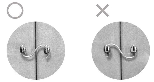 ○のかけ方ならS字フックを外しやすくストレスフリー。×のようにかけてしまうと外すのに時間がかかります。 S字フックは100円ショップ購入品