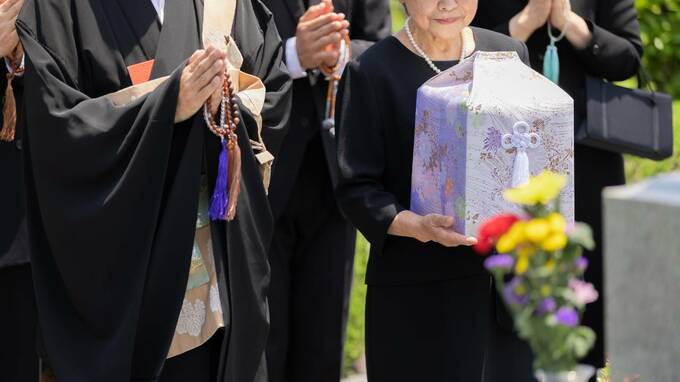 「戒名」とは？〈生前に付けてもらう〉ことも可能！そのメリット・宗派別の特徴について解説