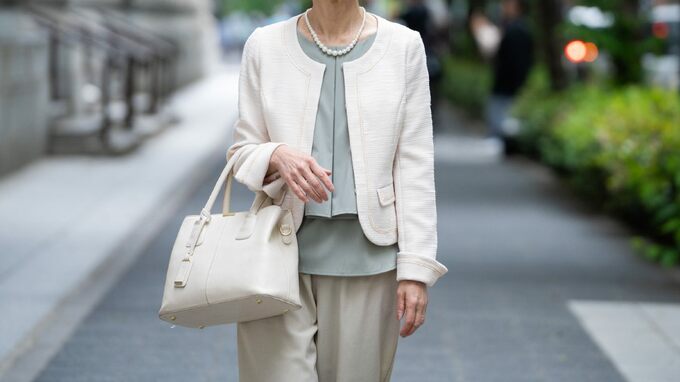 「若い頃の暮らしをやめられない」タクシー移動と高級ランチが日常だった76歳女性。年金月22万円でも足りない“生活水準の呪縛”