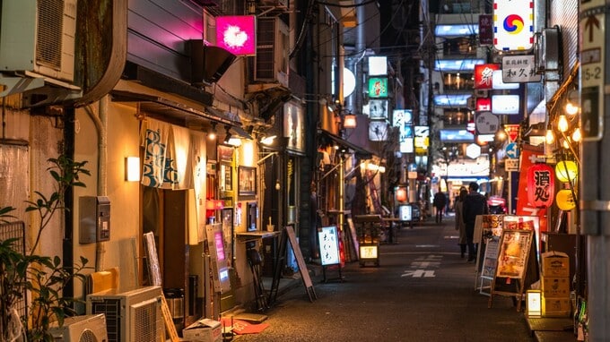 「新橋」マッカーサー道路が分断したオジサンの街の明暗