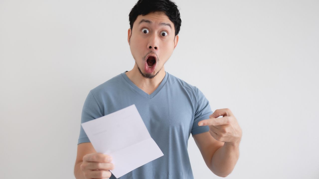 うっ、うそだろ…82歳で逝った父の遺産整理。金庫から出てきた〈3,000万円の通帳〉と〈知らない女性からの手紙〉に長男、絶句