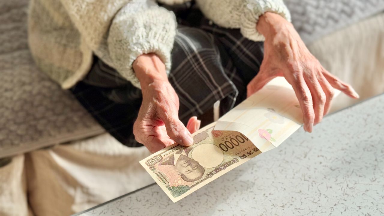 「今年は、なかったんです…」年金月14万円の祖母、80歳の自身の誕生日を機に孫へのお小遣いを「もうやめた」ワケ