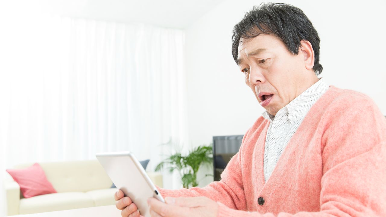 浅はかでした…〈退職金2,200万円〉60歳定年サラリーマン「孫にカッコいい姿を見せたい！」と投資デビューも〈株価大暴落〉に悶絶