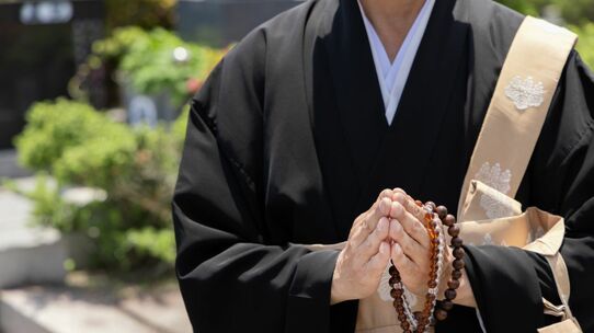 親族もいる・代々の墓もあるのに…誰にも知られぬまま共同墓地に埋葬。“備えていない”ことで起こり得る「まさかの最期」【司法書士が解説】