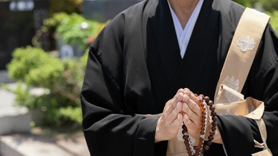 親族もいる・代々の墓もあるのに…誰にも知られぬまま共同墓地に埋葬。“備えていない”ことで起こり得る「まさかの最期」【司法書士が解説】