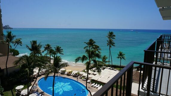 1個100万円超のスーツケースを5個抱え、ファーストクラスでハワイの5つ星ホテルスイートへ…元トップ販売員が目の当たりにした「ルイ・ヴィトン常連客の日常」