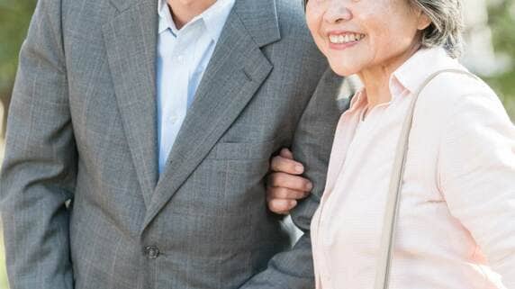 「もう都会には戻れないよ」〈年金月26万円・住み替え資金2,300万円〉73歳夫婦、海辺へ移住して1年半…娘が目にした両親の変化