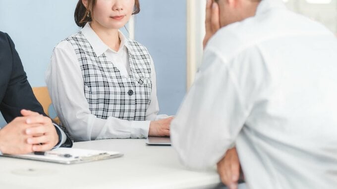 銀行員「これ以上のご対応はいたしかねます」…年金21万円・82歳母の資産で暮らす56歳長男が、ついに突きつけられた〈限界の宣告〉