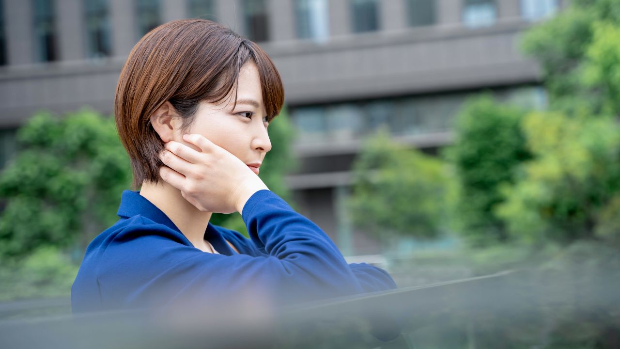 もう、限界です…憧れの「国家公務員」になった新卒女性。本配属直後に霞が関で見た「まさかの光景」に絶望