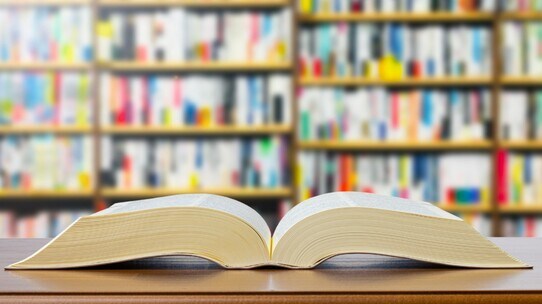 『鬼滅の刃』が牽引！低迷続く「紙」のバカ売れは本物か？