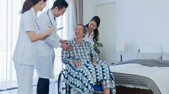 在宅医療の可能性…自宅を「病院と同じような療養の場」にできるのか？【医師が解説】