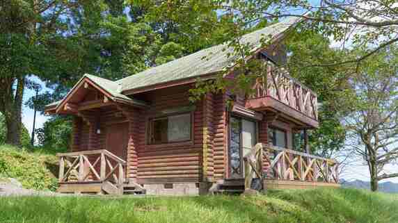 「退職金さえあれば…」夢だった〈ログハウス暮らし〉に踏み出した71歳男性が語る“老後破産危機”までの3年間