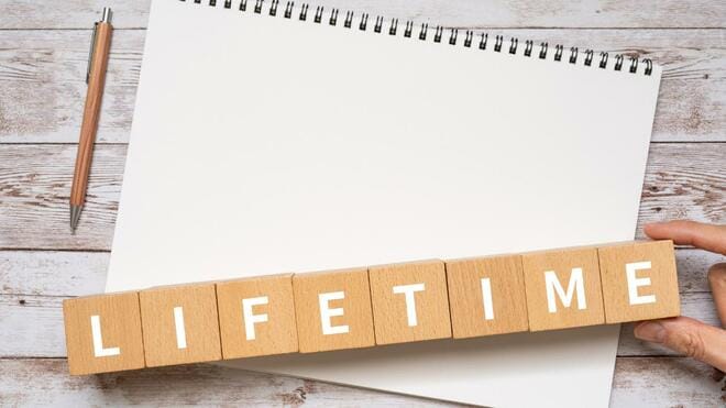 「LIFETIME」と書かれたブロック