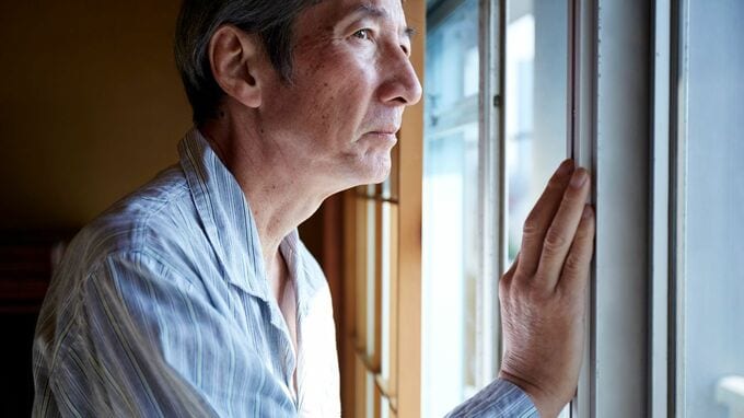 堅実に生きても意味なかったな…質素倹約を極めた66歳元会社員、資産8,000万円を手に「安泰の年金生活」も、後悔が尽きないワケ