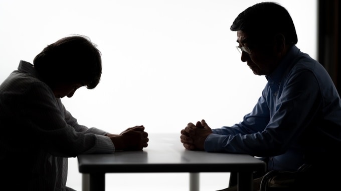 「出ていってほしいのに…」年金月24万円・貯金2,500万円の70歳夫婦、40歳長男との同居で崩れた“穏やかな老後”