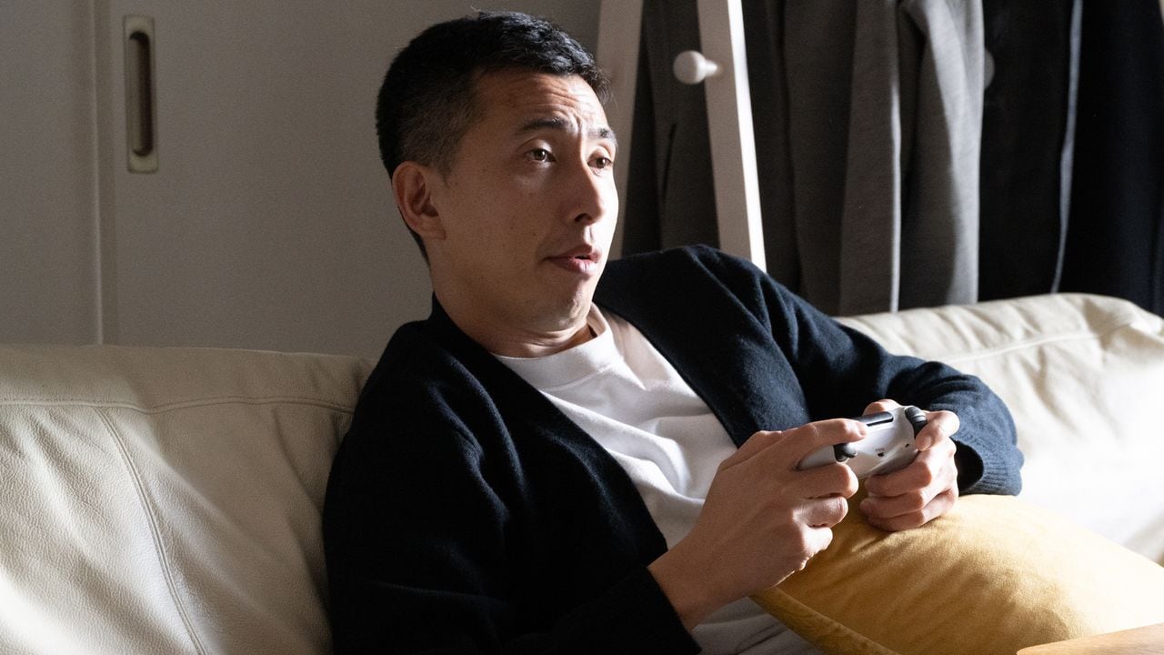 「いつまでいるんだろう…」37歳長男の〈FIRE宣言〉から3ヵ月。実家に居座り、生活費も入れない息子を前に、65歳父が抱いた〈老後崩壊〉の恐怖