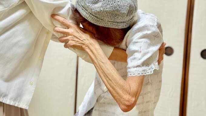 「もう家には帰れないの？」老人ホームで涙を流した〈年金月12万円・非課税世帯〉90歳母。娘が今も悔やむ“あの日の決断”
