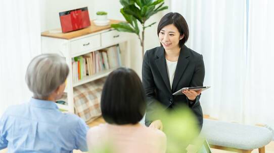 【初心者必見】行政書士へ相談した場合の〈相続手続き費用〉は?「お得に手続きする方法」も解説