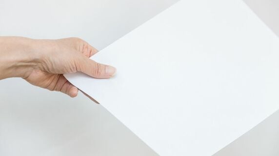 この時を待っていたのよ…58歳妻が静かに差し出した「1枚の紙」。60歳夫、退職金2,500万円に歓喜も束の間、天国から地獄に落ちたワケ【CFPの助言】