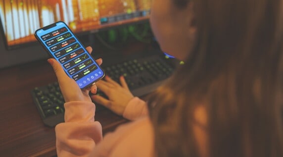 享年58・父が遺した〈1億円の現金〉と〈1億円の国内株式〉…28歳ひとり娘、相続手続きの最中にまさかの日本株大暴落！衝撃の「相続税」【IFAの助言】